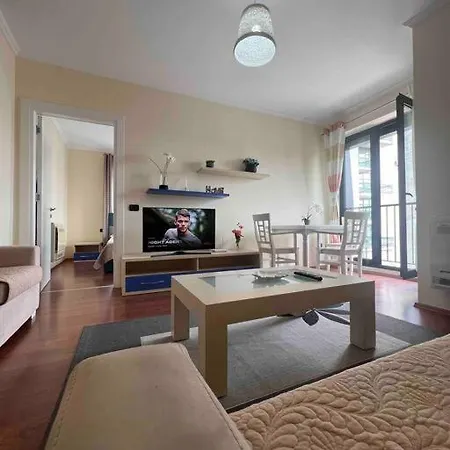 Double Room Central Apartment With Balcony Tirana Exterior photo